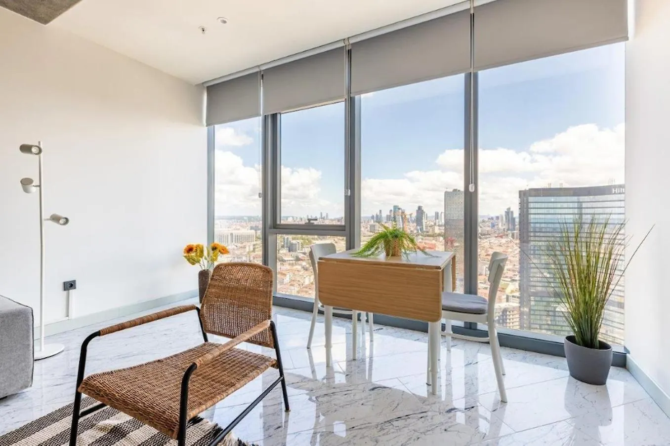 Scenic Bright Studio W Parking, Poolviews! #302 伊斯坦布尔